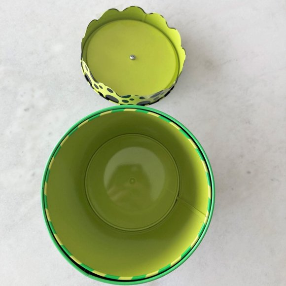 3/$20 - New! Benefit Collectible makeup holder beauty tin - Picture 5 of 6